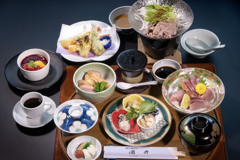 料理酒井 法事